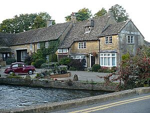 Motor Museum, Bourton-on-the-Water - geograph.org.uk - 996629