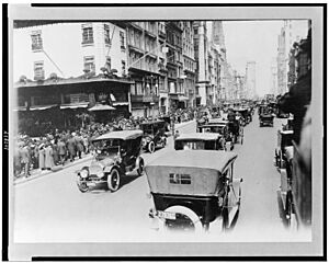 New York City street scenes - Easter on 5th Avenue LCCN93506588