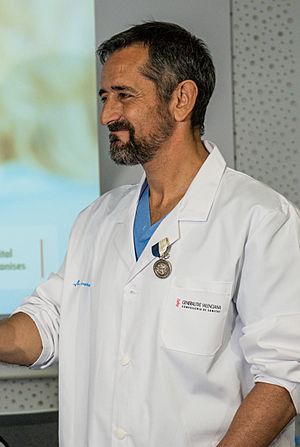 Pedro Cavadas condecorado (cropped)