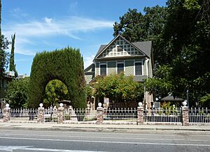 2009-0725-CA-Visalia-HydeHouse