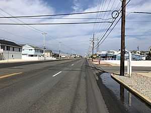2018-10-04 13 24 55 View north along Ocean County Route 607 (Long Beach Boulevard) at 21st Street in Long Beach Township, Ocean County, New Jersey