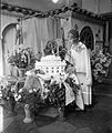 Aimee Semple McPherson, cutting into Angelus Temple cake, 1927