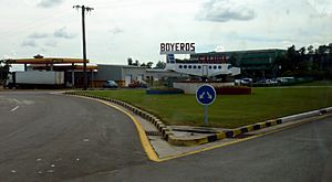 Welcome sign in Boyeros near airport