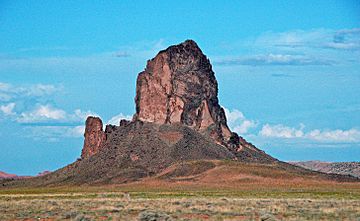 Chaistla Butte (Navajo Volcanic Field, northeastern Arizona, USA).jpg