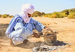 Cooking Taguella in Kel Ahaggar