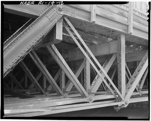 DETAIL VIEW OF MODIFIED WARREN TRUSS WITH VERTICALS. - Union Station Viaduct, Spanning Gaspee, Francis, Promenade and Canal Streets, Providence, Providence County, RI HAER RI,4-PROV,179-12
