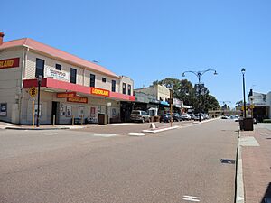 E37 King William Street shops near Bayswater Subway (October 2020)