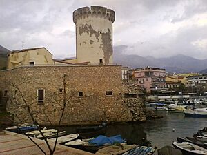 Formia - Il torrione del Castello di Mola