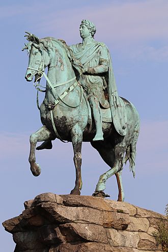 Equestrian statue of a man
