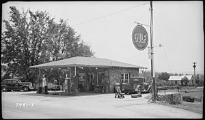 Gulf Filling Station - NARA - 280901