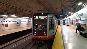 Inbound M Ocean View train at Forest Hill station, December 2017