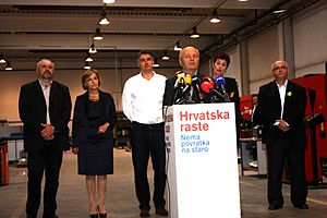 Jerneić, Hrelja, Milanović, Tireli, Grčić signing coalition agreement