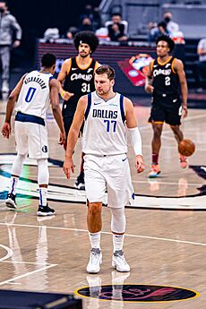 Luka Doncic (51177390770)