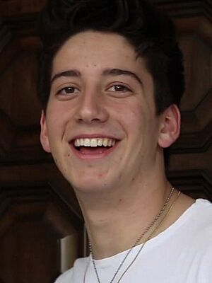 Milo Manheim 2019.jpg