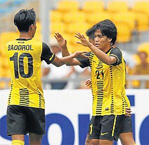 Nazmi Faiz with his teammate, Baddrol Bakhtiar.jpg