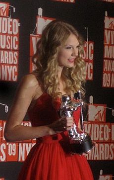 Taylor Swift 2009 MTV VMA (cropped)
