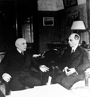 William D. Leahy and Philippe Pétain, 1942, NH 89478 (25159321993)