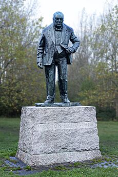 Winston Churchill Statue, Woodford Green