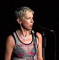 Annie lennox nemahziz (cropped)