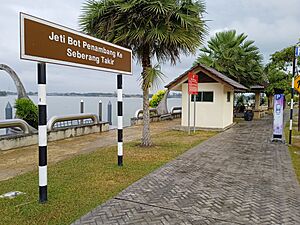 Bot penambang jetty to Seberang Takir at Jalan Persisir Payang, Kuala Terengganu 20240227 085832