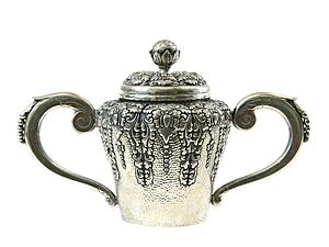 COLLECTIE TROPENMUSEUM Zilveren suikerpot behorende bij een theeservies TMnr 6154-1b-1
