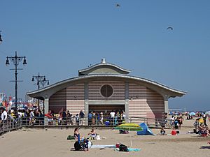 Coney Is Beach td (2018-09-03) 07 - W 16th Street Comfort Station