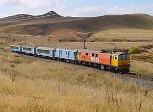 EF30163+Overlander NearWaiouru 22March2003 JChristianson