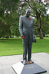 Edward Dunlop (statue in Melbourne Botantic Gardens)
