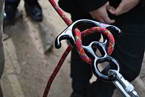Figure eight descender with rope