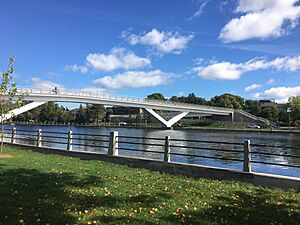 FloraFootbridgeOttawaSept29-2019