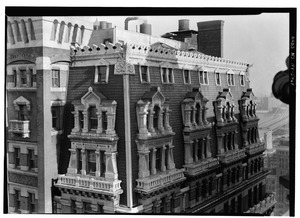 Historic American Buildings Survey, John Feulner, Photographer March 1966, ROOF DETAIL FROM NORTHEAST. - Tribune Building, 154 Printing House Square, Nassau and Spruce Streets, HABS NY,31-NEYO,75-3