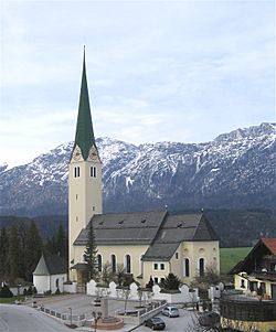 Kirchbichl Pfarrkirche-1.jpg