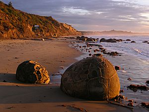 MoerakiBouldersSunrise