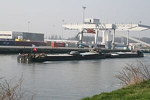 Port Lille train peniches (1)