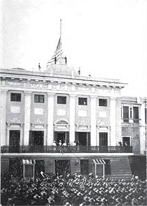 Raising the U.S. flag over San Juan, October 18, 1898