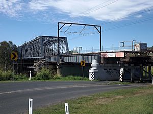 Sadliers Crossing Railway Bridge at Wulkuraka, Queensland.jpg