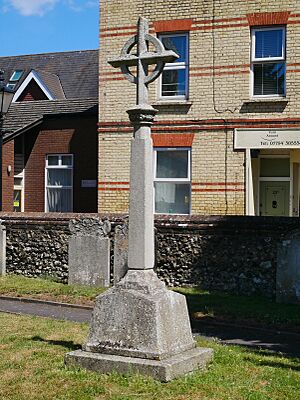 St Mary Cray War Memorial (I) (cropped)