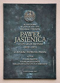Tablica Paweł Jasienica ul. Dąbrowskiego 75B w Warszawie