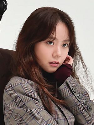 20210908—Han Seung-yeon 한승연, photoshoot, Marie Claire Korea (05m31s).jpg