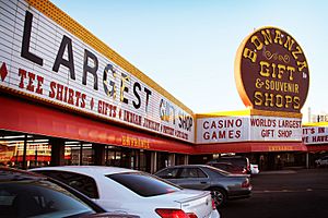 Bonanza Gift Shop, Las Vegas, NV - panoramio.jpg