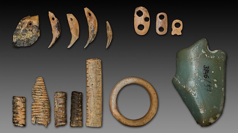 Denisova Cave pendants notched bones