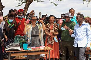 H.E. Roman Tesfaye, former First Lady of Ethiopia and CEO of HRF, along with HRF’s Deputy CEO, Dr. Sosina Hailemariam, and ‘ YES’ Project team and participants in South Omo zone, Ethiopia, May 2025