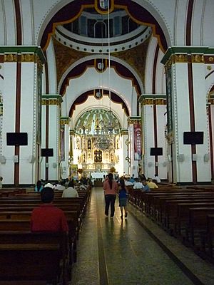 Interior de la Basílica Señor de los Milagros en Buga, Valle.