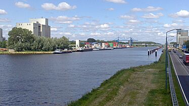 Langshaven Veghel, De Heus Voeders & Inland Terminal Veghel - Zuid-Willemsvaart+N279