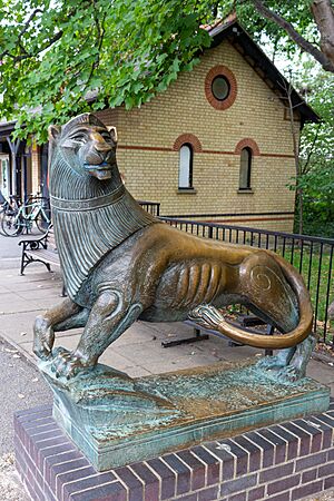 Leo the Lion sculpture, Alexandra Palace - 2022-09-02
