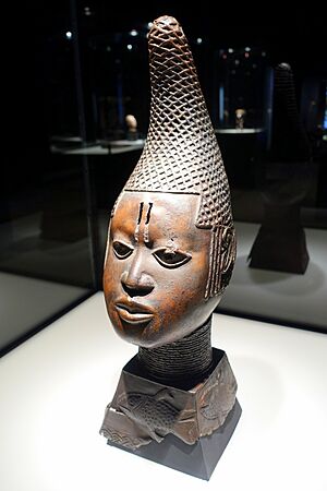 Memorial bust of a king's mother iyoba, Nigeria, Benin Kingdom, early 16th century AD, gunmetal bronze - Ethnological Museum, Berlin - DSC02225
