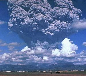 Pinatubo ash plume 910612