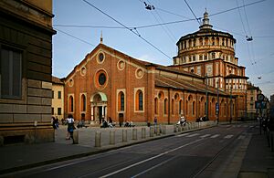 Santa Maria delle Grazie, Milano, vista di tre quarti dal Corso Magenta
