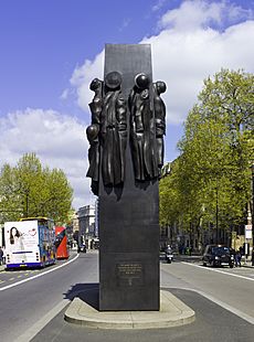 UK-2014-London-Monument to the Women of Wold War II (2)