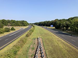 2021-08-09 09 09 10 View north along New Jersey State Route 55 (Cape May Expressway) from the overpass for Cumberland County Route 555 (Main Road) in Vineland, Cumberland County, New Jersey